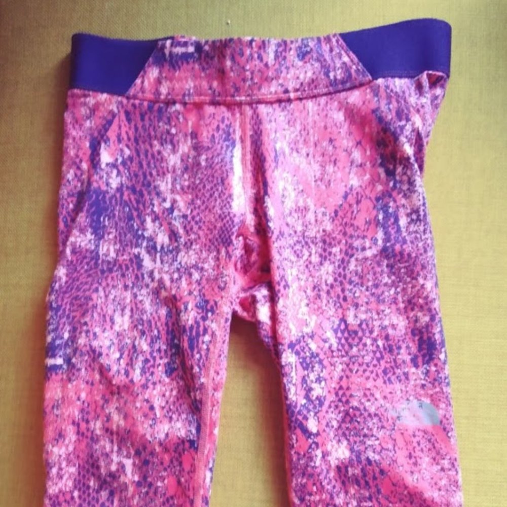 North Face Wander Peach/Blue Crop leggings Sz S